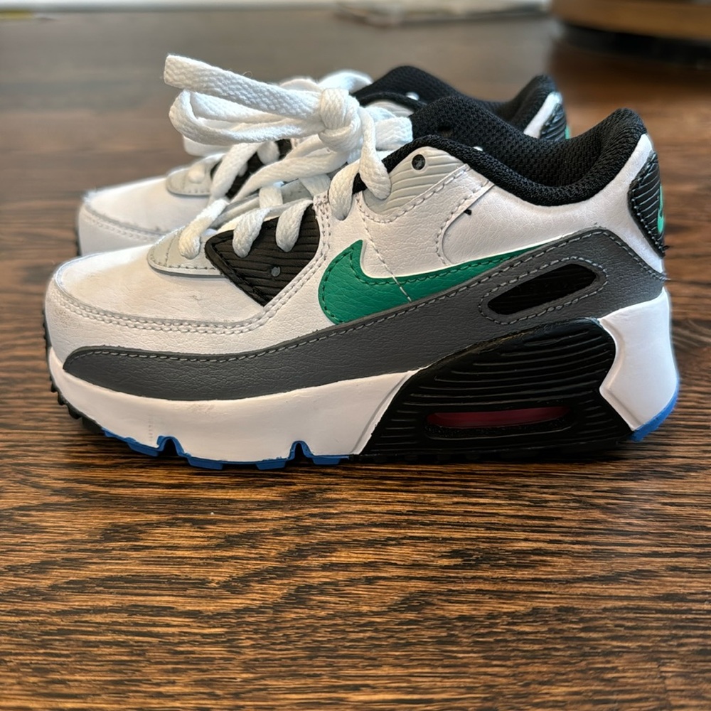 Toddler boy Nike size 9